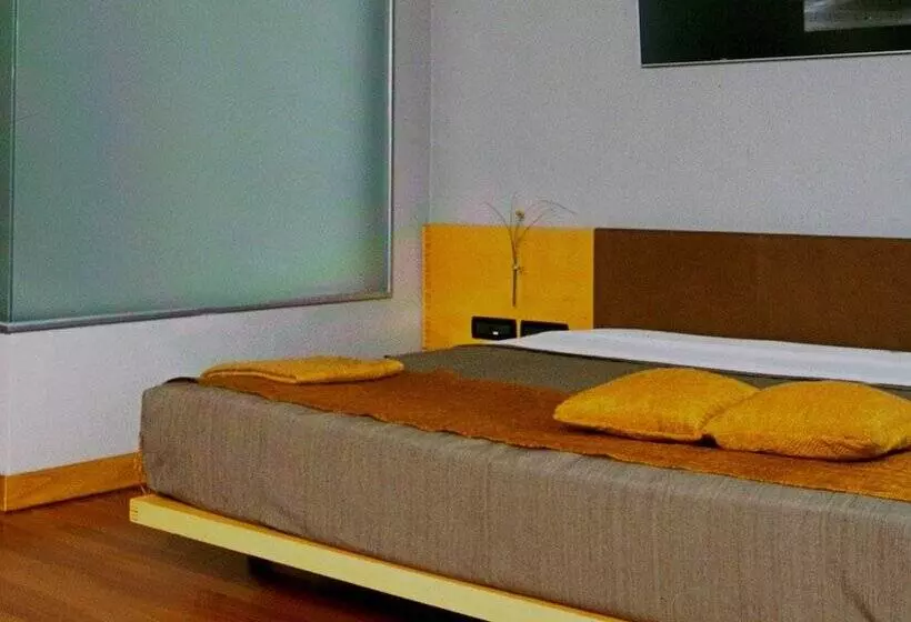 Fotos del hotel Htl Urbano:  3