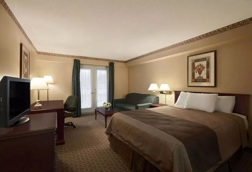 Travelodge By Wyndham Ottawa West