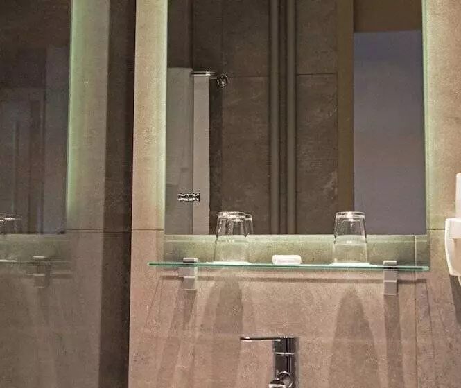 Fotos del hotel Drakelongchamp:  11