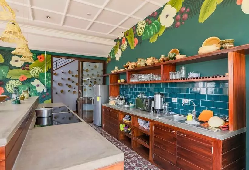 Fotos del hotel Selina Cuenca:  7