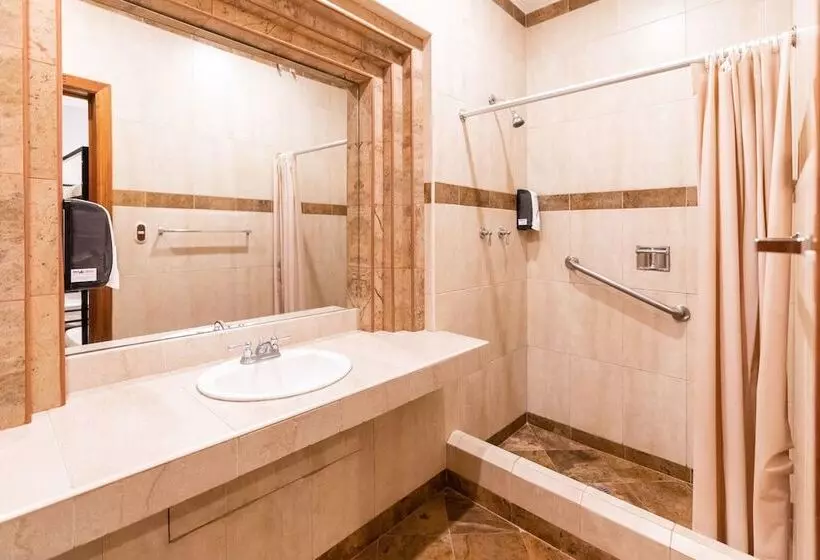 Fotos del hotel Selina Cuenca:  10