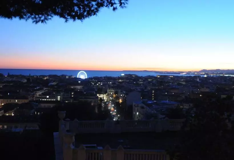 Fotos del hotel Hôtel Du Petit Palais:  8