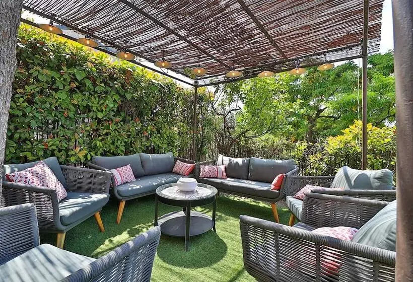 Fotos del hotel Hôtel Du Petit Palais:  16