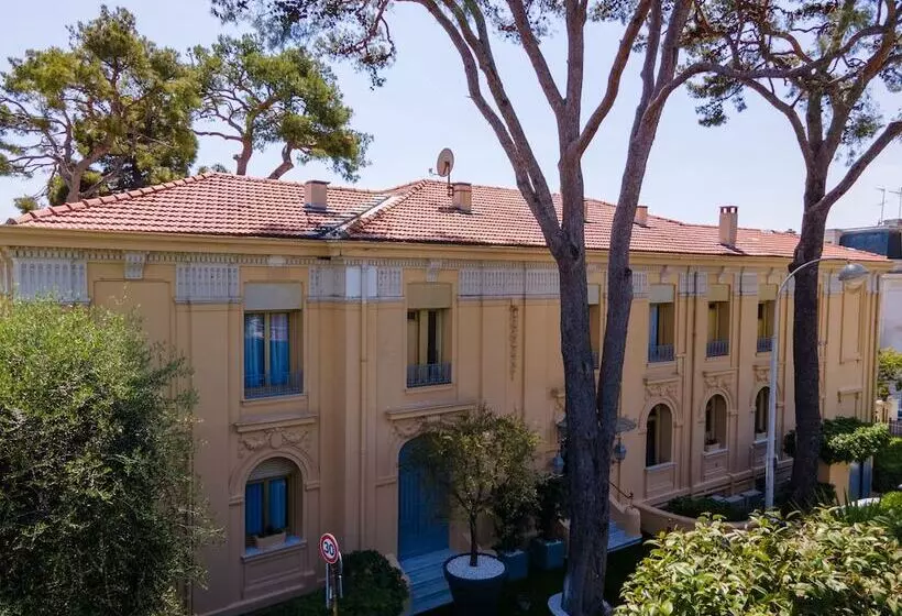 Fotos del hotel Hôtel Du Petit Palais:  25