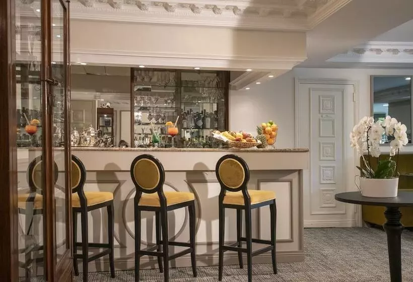 Fotos del hotel Hôtel Du Petit Palais:  4