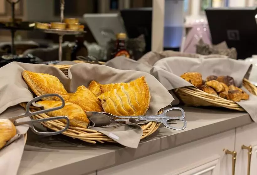 Fotos del hotel Hôtel Du Petit Palais:  10