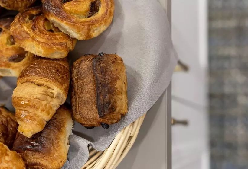 Fotos del hotel Hôtel Du Petit Palais:  19