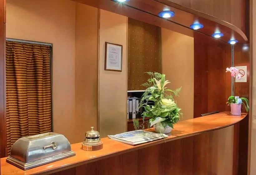 Fotos del hotel Pavillon Courcelles Parc Monceau:  2