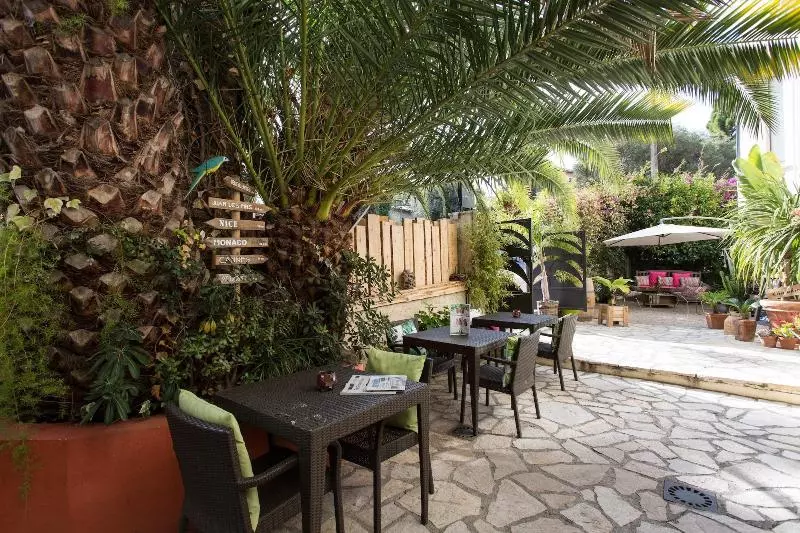 Fotos del hotel Hôtel Le Petit Castel:  14