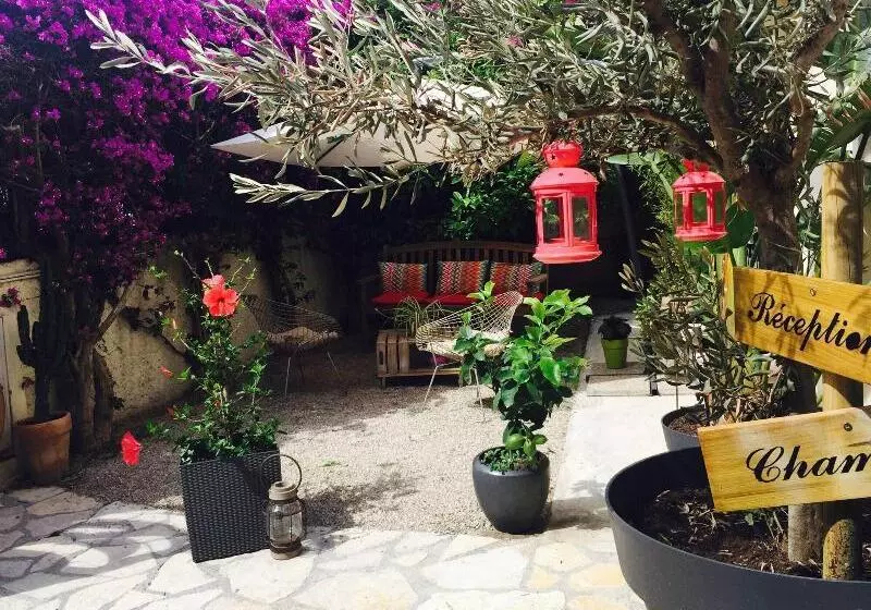 Fotos del hotel Hôtel Le Petit Castel:  19