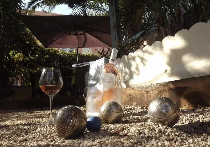 Fotos del hotel Hôtel Le Petit Castel:  11