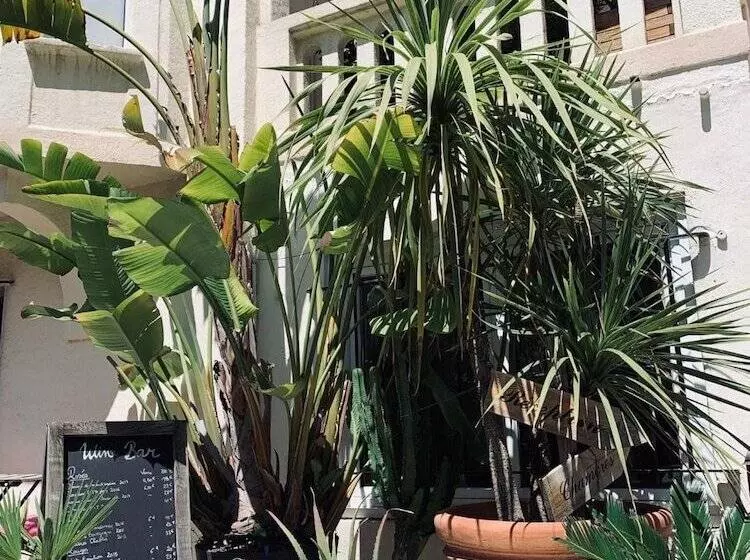 Fotos del hotel Hôtel Le Petit Castel:  25