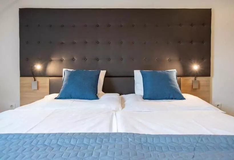 Fotos del hotel átrium Art & Rooms:  23