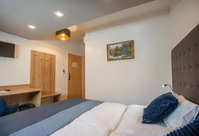 Fotos del hotel átrium Art & Rooms:  21