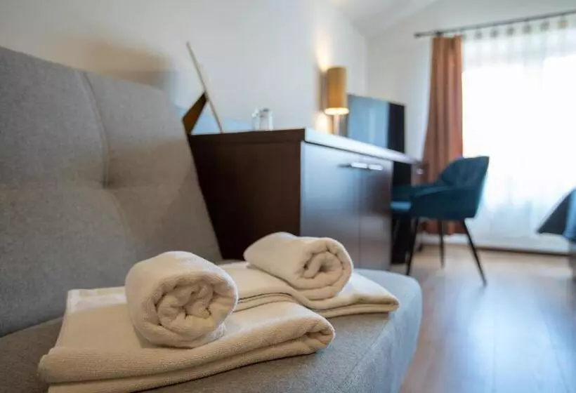 Fotos del hotel átrium Art & Rooms:  24