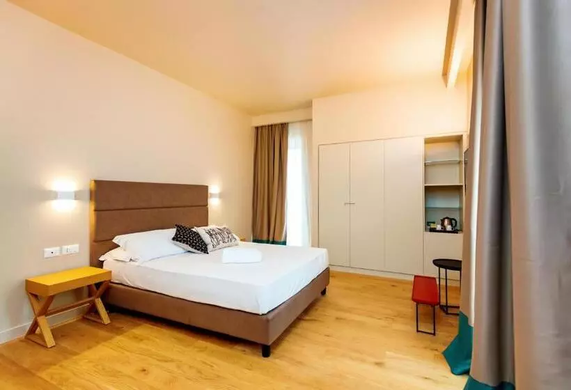 Fotos del hotel Politeama:  4