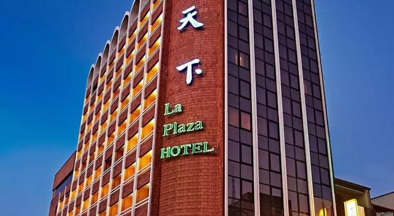 La Plaza Hotel
