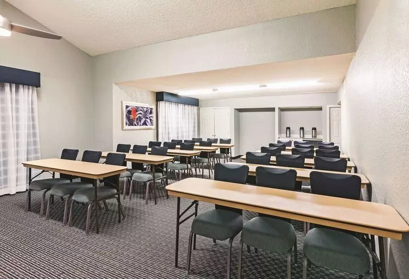 Fotos del hotel Travelodge By Wyndham Houston Cyfair:  6