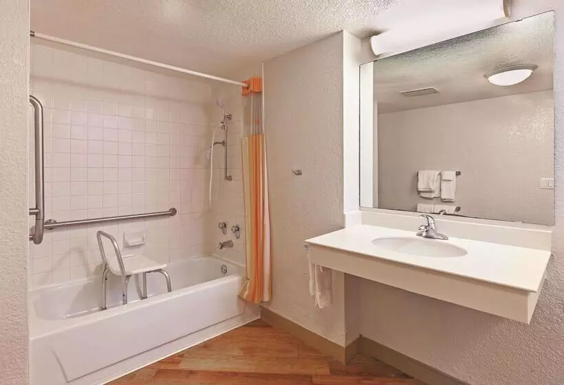 Fotos del hotel Travelodge By Wyndham Houston Cyfair:  13