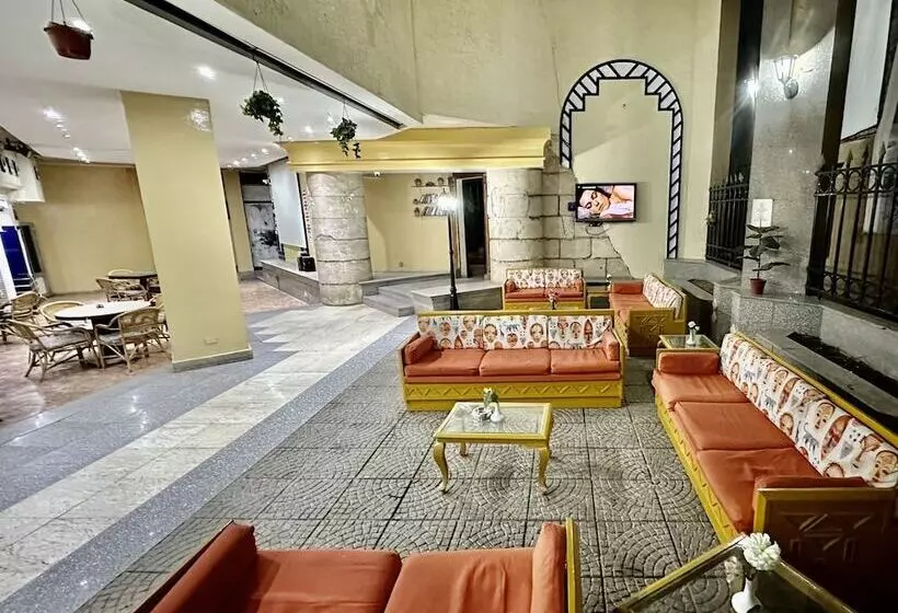 Fotos del hotel Gaddis Hotel, Suites And Apartments:  2