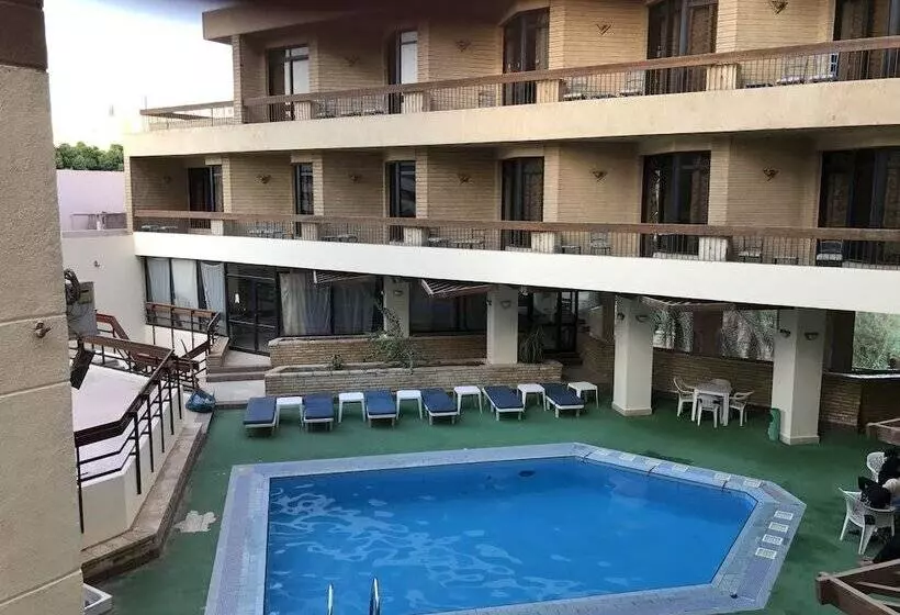 Gaddis Hotel, Suites And Apartments