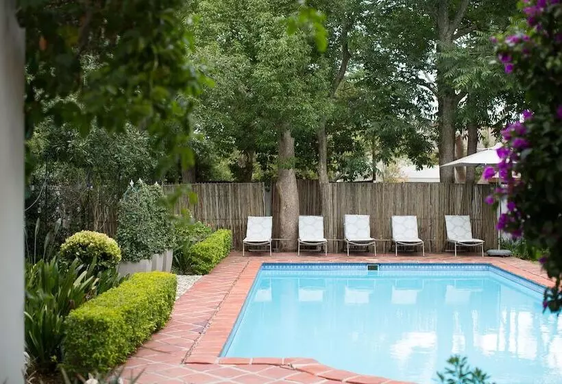 Fotos del hotel Summerwood Guest House:  2