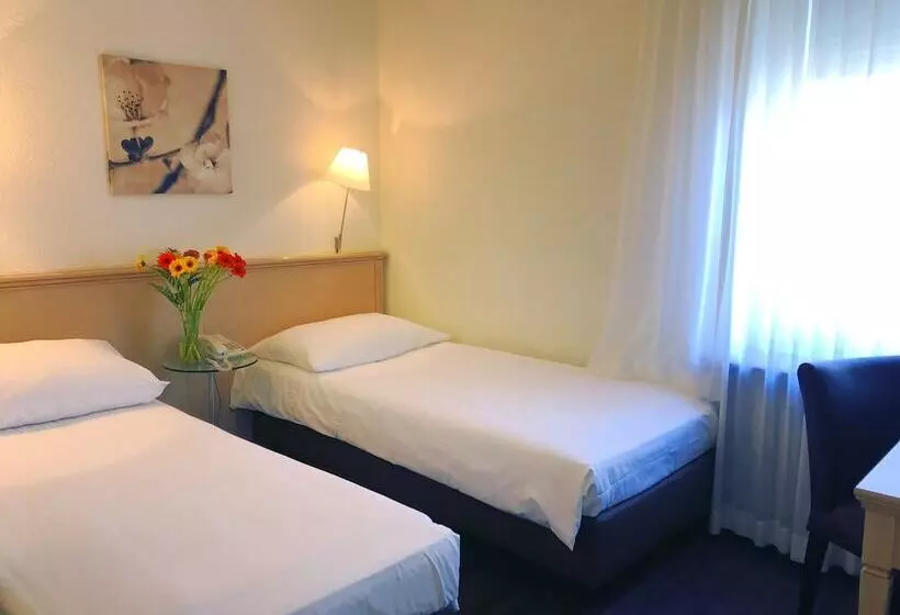 Fotos del hotel Neufeld:  2