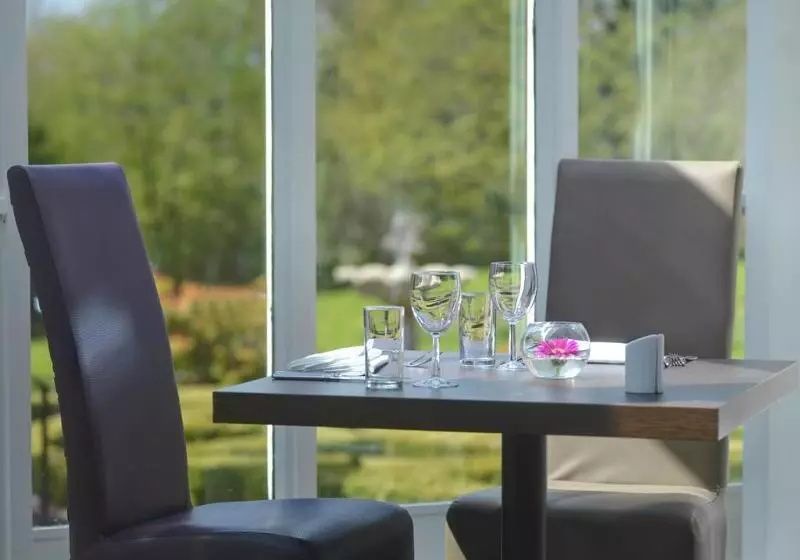 Fotos del hotel The Landmark  And Leisure Club:  6