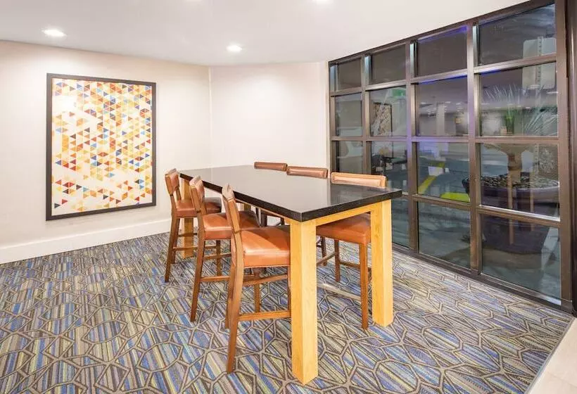 Fotos del hotel Holiday Inn Express  & Suites San Diego Airport  Old Town, An Ihg:  14