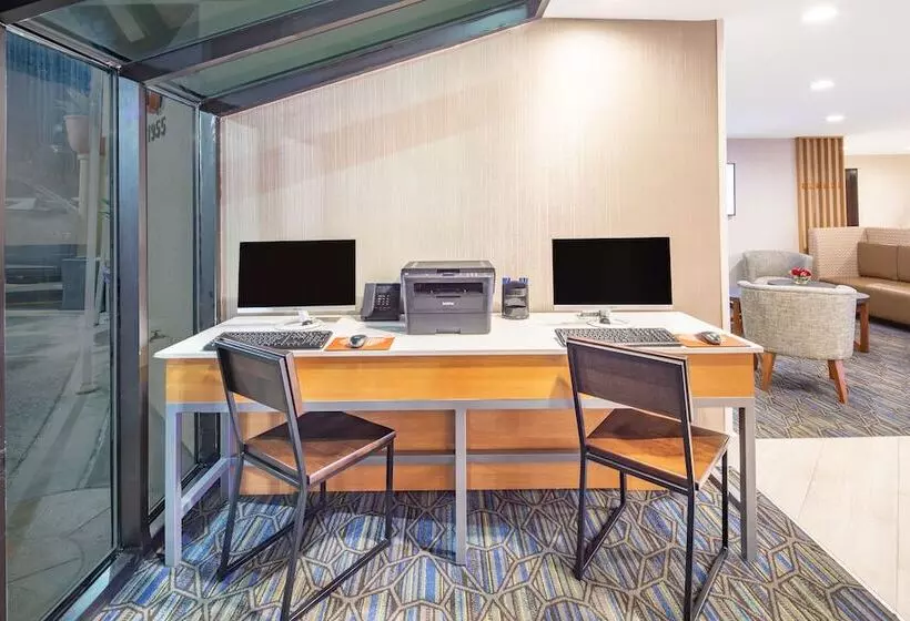 Fotos del hotel Holiday Inn Express  & Suites San Diego Airport  Old Town, An Ihg:  23