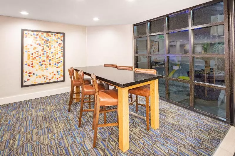 Fotos del hotel Holiday Inn Express  & Suites San Diego Airport  Old Town, An Ihg:  20