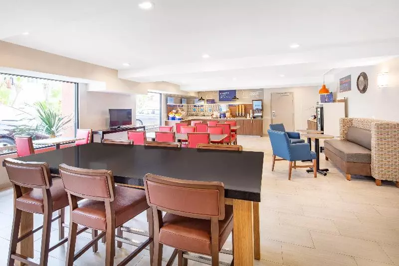 Fotos del hotel Holiday Inn Express  & Suites San Diego Airport  Old Town, An Ihg:  19