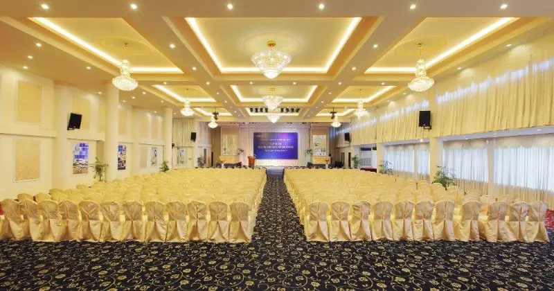 Fotos del hotel First Hotel:  4