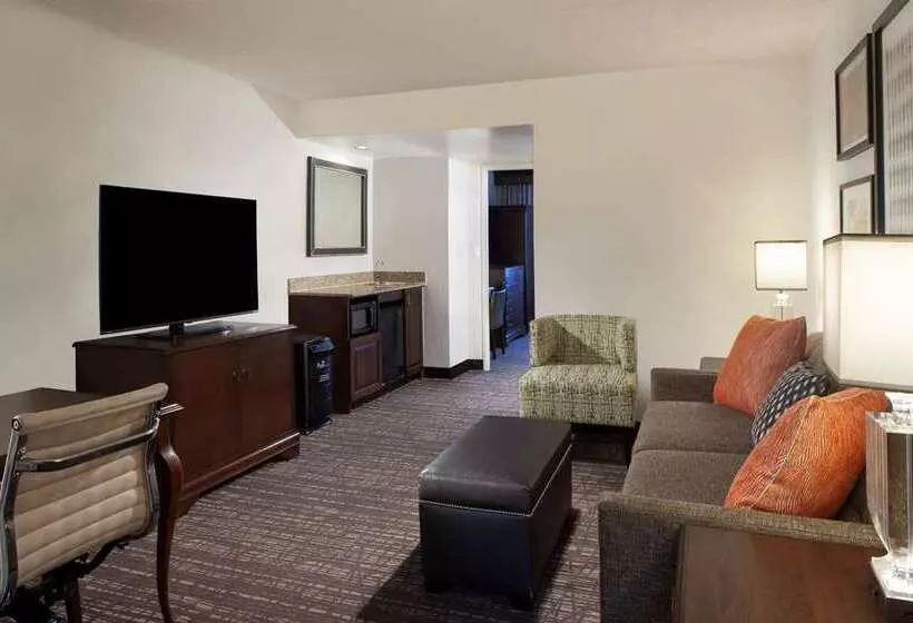 Fotos del hotel Embassy Suites By Hilton Philadelphia Airport:  2