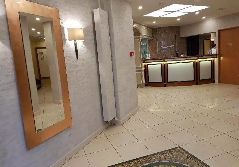 Fotos del hotel Champerret Elysees:  2