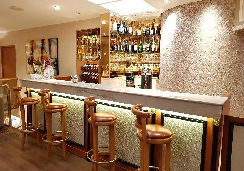 Fotos del hotel Champerret Elysees:  8