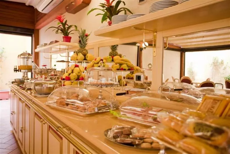 Fotos del hotel Cavour:  8