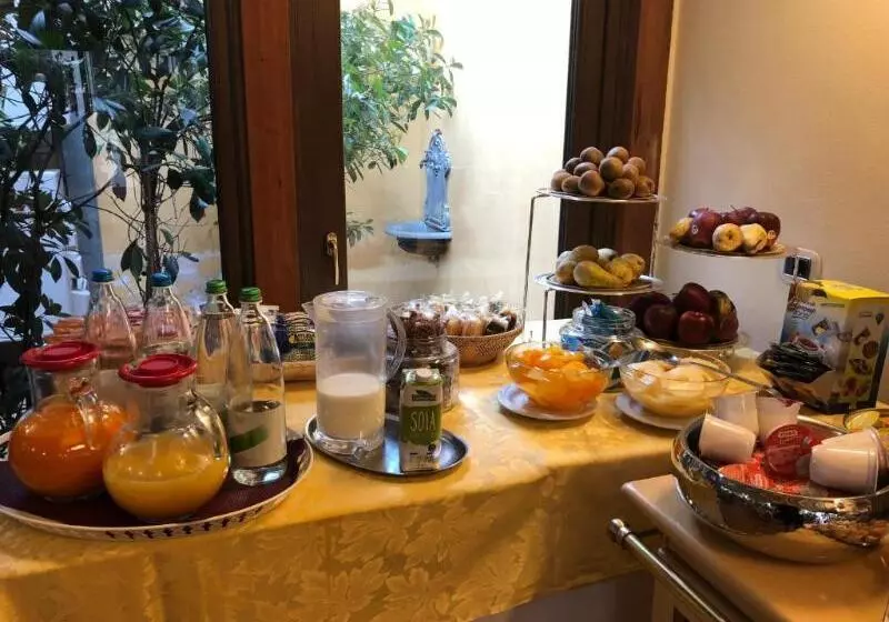 Fotos del hotel Cavour:  14