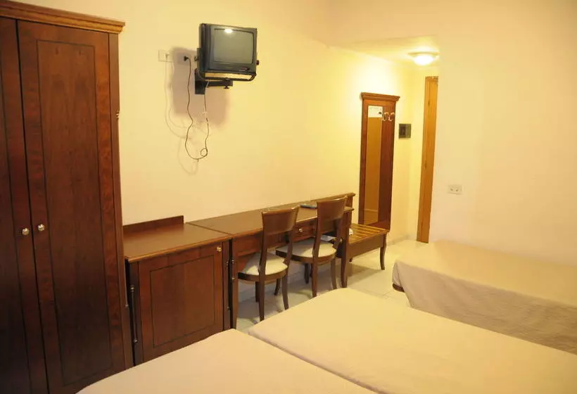 Fotos del hotel Cinecittà:  2