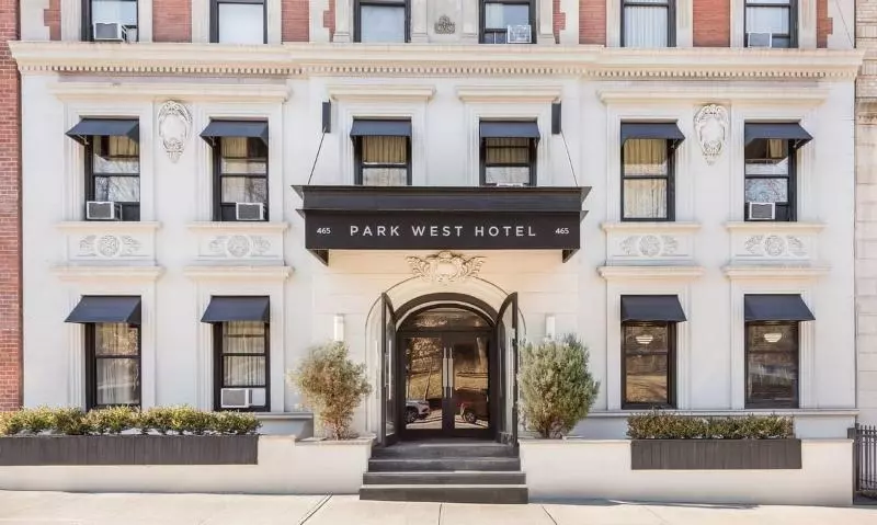 Park West Hotel