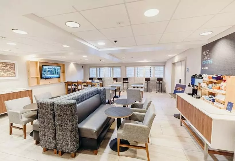 Fotos del hotel Holiday Inn Express Atlanta  Northeast I85  Clairmont Road, An Ihg:  10