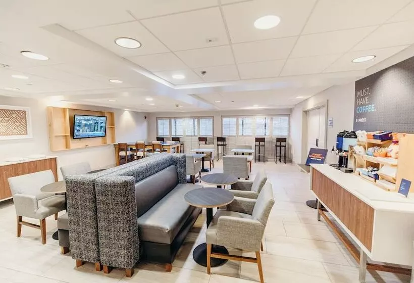 Fotos del hotel Holiday Inn Express Atlanta  Northeast I85  Clairmont Road, An Ihg:  17