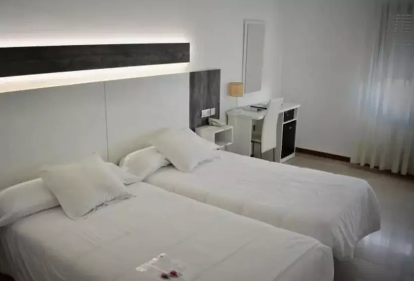 Fotos del hotel Emperatriz Iii:  2