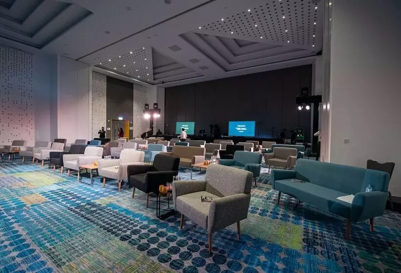 Radisson Red Dubai Silicon Oasis
