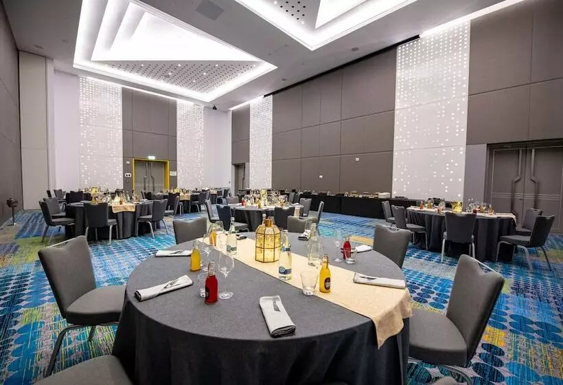 Fotos del hotel Radisson Red Dubai Silicon Oasis:  12