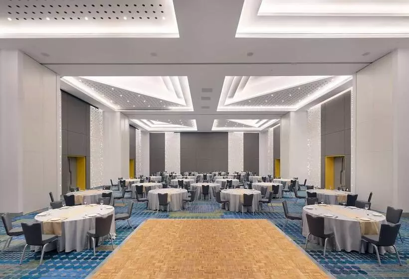 Fotos del hotel Radisson Red Dubai Silicon Oasis:  16