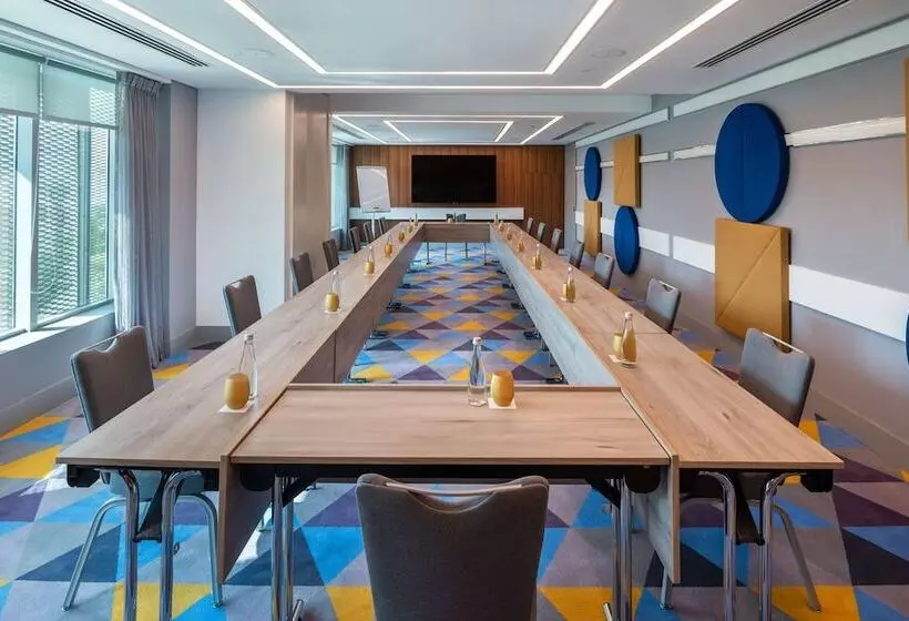 Fotos del hotel Radisson Red Dubai Silicon Oasis:  8