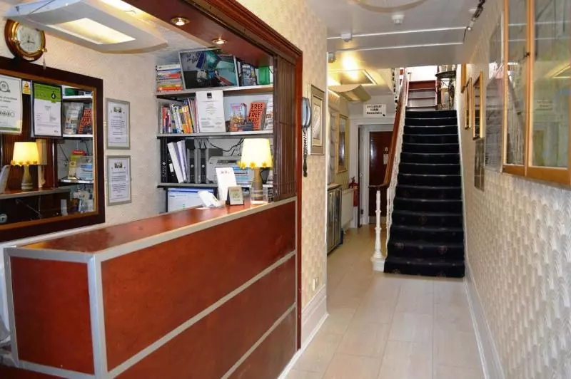 Fotos del hotel Falcon Hotel:  2