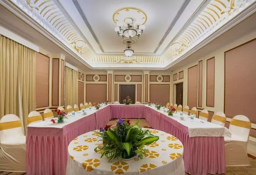 Fotos del hotel Ambica Empire:  10