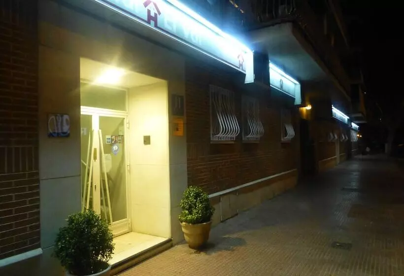 Fotos del hotel Hostal El Val:  6